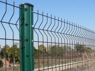 wire mesh fence post